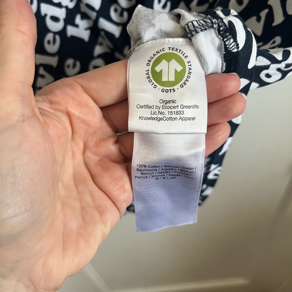 Knowledge Apparel "Knowledge" Lettering T-Shirt. - Picture 3 of 4